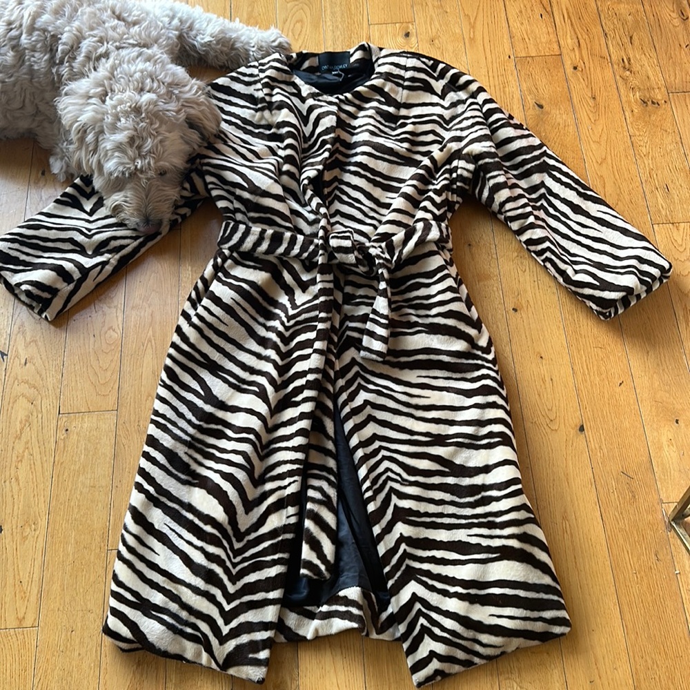 CYNTHIA ROWLEY furry open front with attached tie zebra coat. Size XS/S so cute!